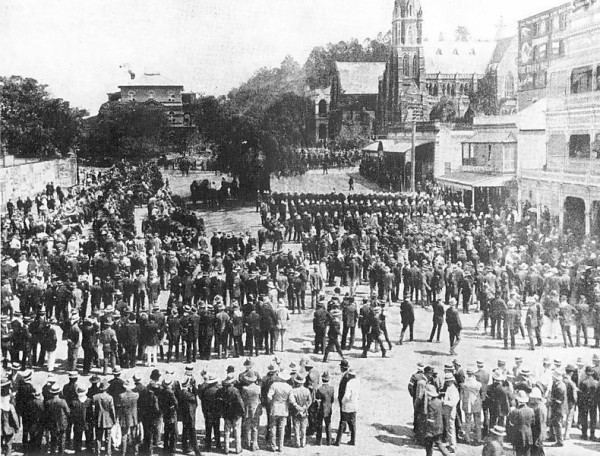 Mounted police and special constables facing off against striking workers in Market during the general strike. PD-US, https://en.wikipedia.org/w/index.php?curid=2075586