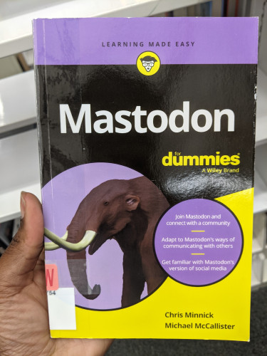 A picture of a book named "Mastodon for dummies"