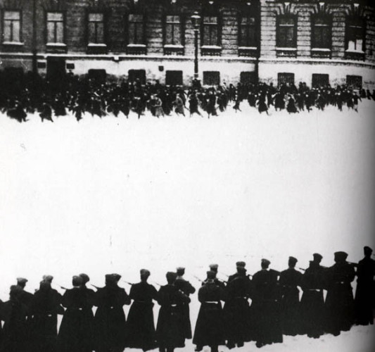 Still from the Soviet movie Devyatoe Yanvarya ("9th of January") (1925) showing a line of armed soldiers facing demonstrators at the approaches to the Winter Palace in St Petersburg. Public Domain, https://commons.wikimedia.org/w/index.php?curid=112826